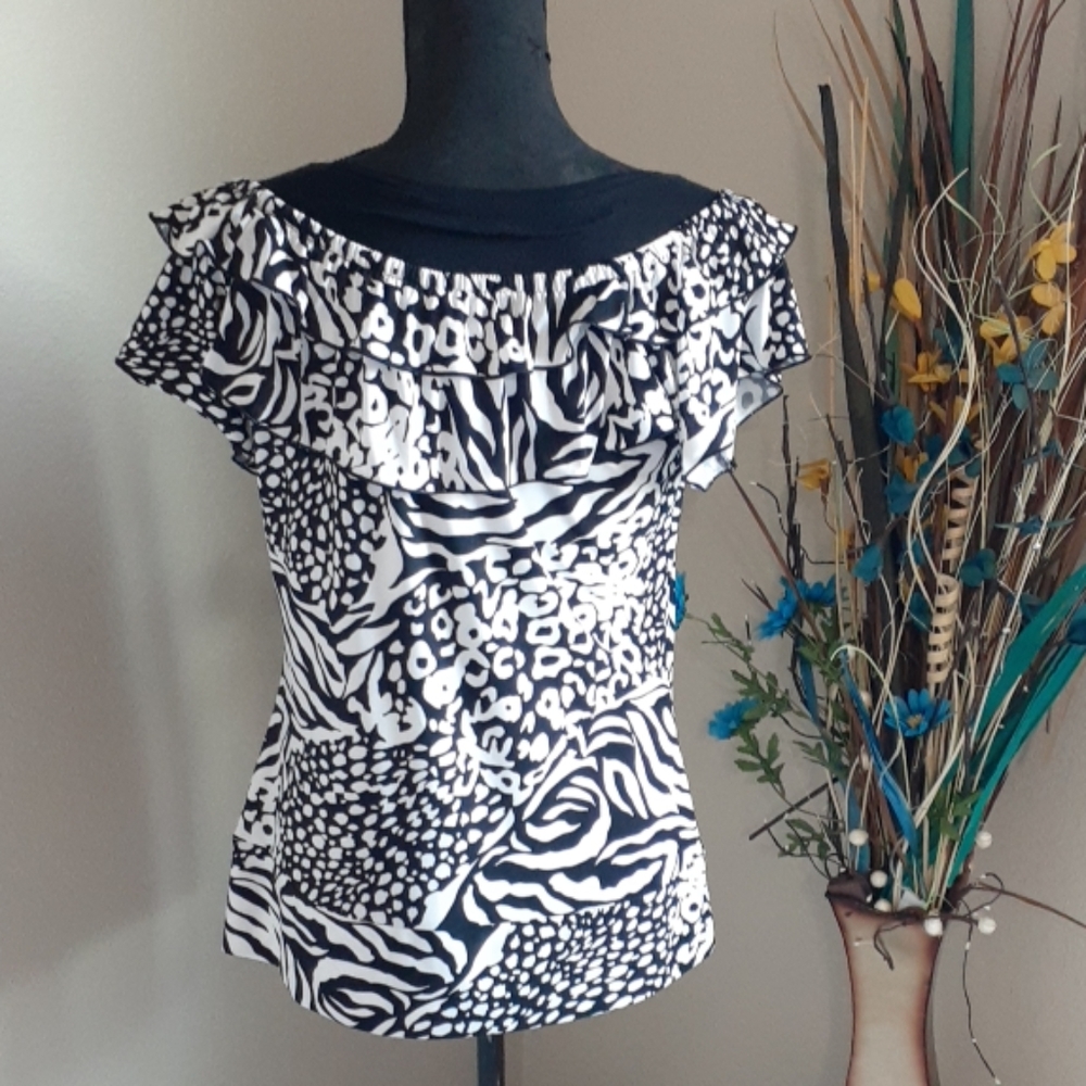 ESSENTIALS by MILANO Drape Ruffle Ladies Top - Picture 3 of 7